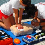 Defibrillatore portatile DAE in spiaggia
